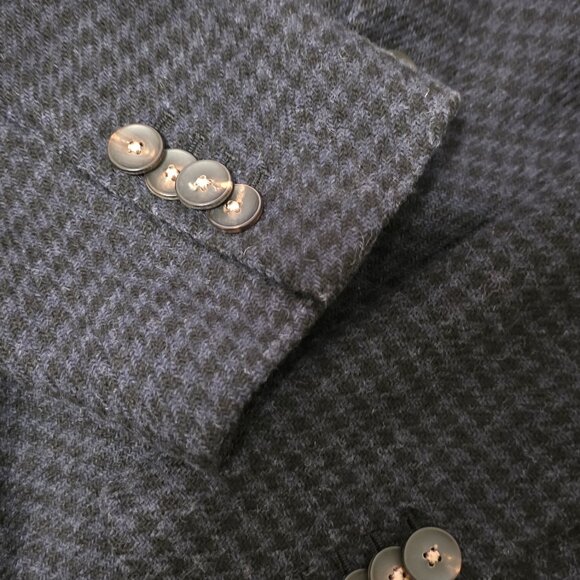 The Gigi Men's Dark Navy houndstooth pattern Casual blazer(Size 54) - Picture 4 of 9